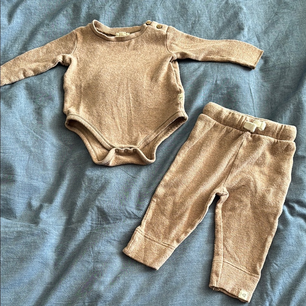 Burt’s Bees Tan Long-Sleeve Baby Outfit Set, 3-6 Months